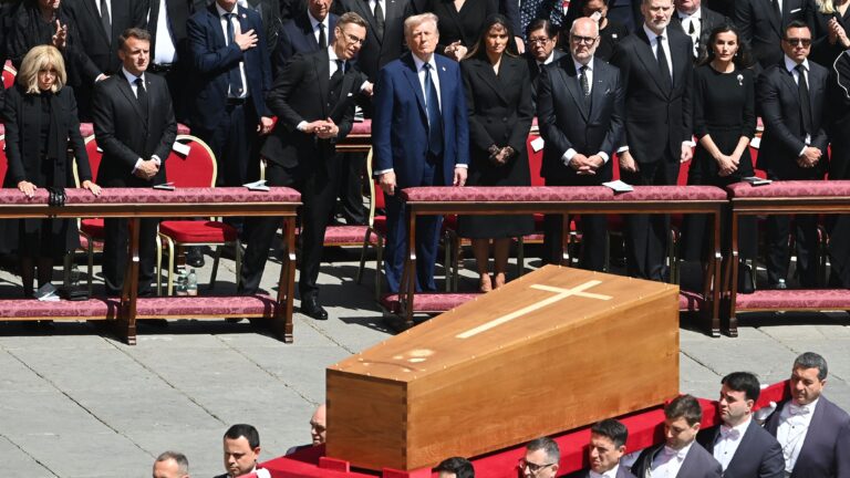 Trump stiehlt selbst dem Papst die Show