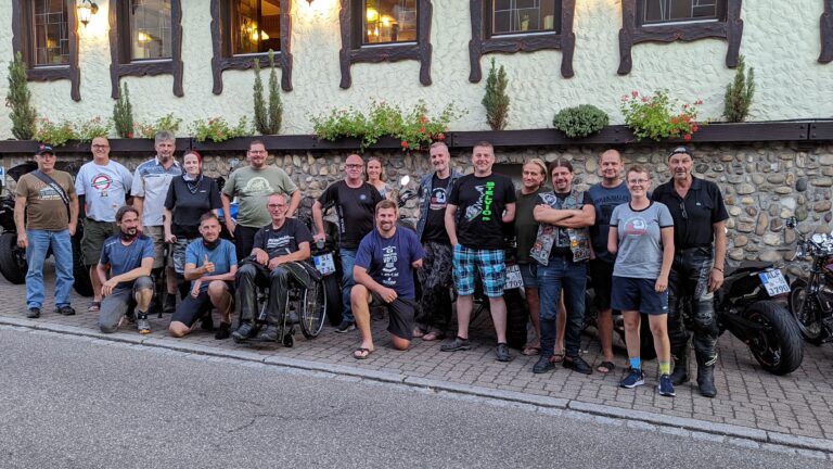 Motorradfahren trotz Handicap? Für die Einarmhelden & Einbeinhelden kein Problem.