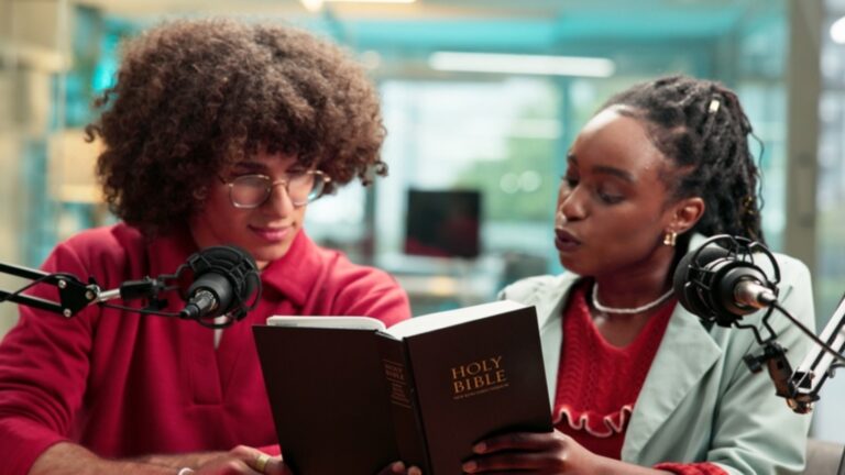 Christfluencer: Zwischen Jesus Glow und harter Kritik