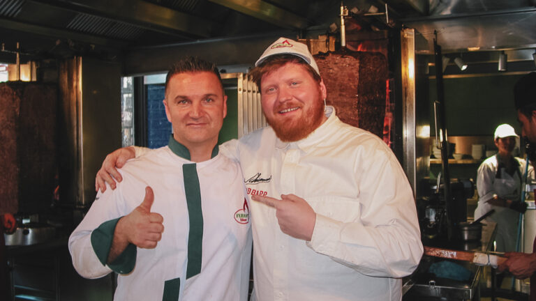 Ferhat Yildirim (li., gemeinsam mit Guide Michelin Sternekoch Lukas Mraz):