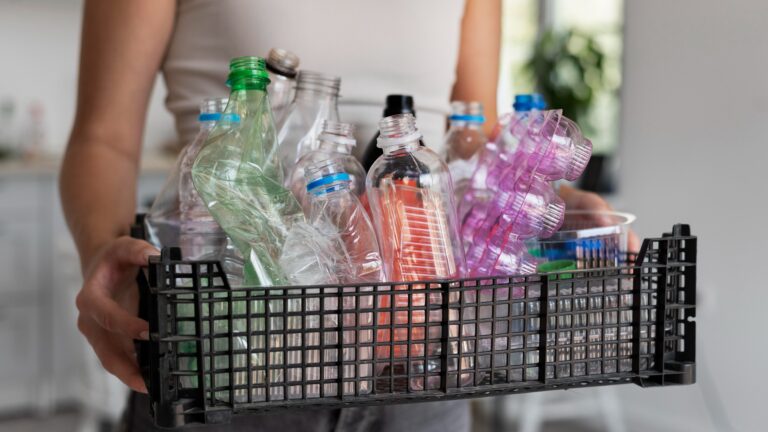 Ein praktischer Service: Gurkerl-Lieferanten nehmen die Pfandflaschen bei der nächsten Lieferung wieder mit.