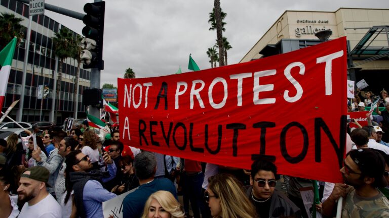 Wer die Revolution im Iran nicht unterstützt