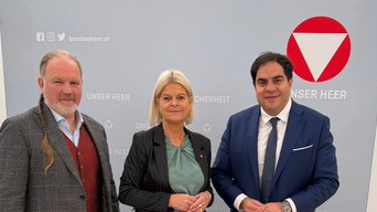 Markus Schimpl, Verteidigungsministerin Klaudia Tanner und Anwalt Mag. Flatz
